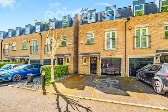 3 Bedroom Town House To Rent In Hogarth Close, Uxbridge, UB8