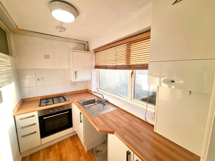 1 Bedroom Flat To Rent In Uppercliff Close, Penarth, CF64