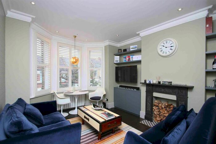 2 Bedroom Flat To Rent In Cromford Road, London, SW18