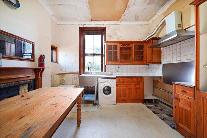 3 Bedroom Flat For Sale In Christchurch Avenue, Brondesbury, NW6