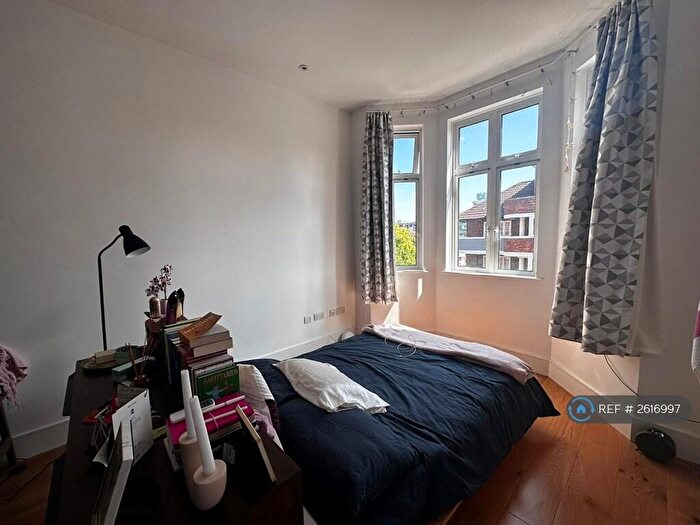 Studio To Rent In Bernhard Baron House, London, E1