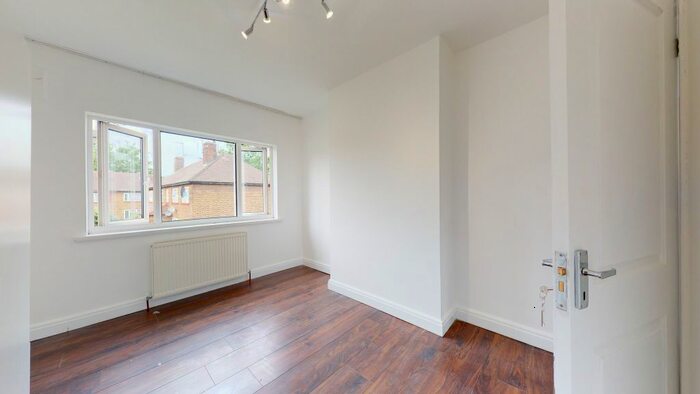 2 Bedroom Flat To Rent In Regal Court, Edmonton, N18