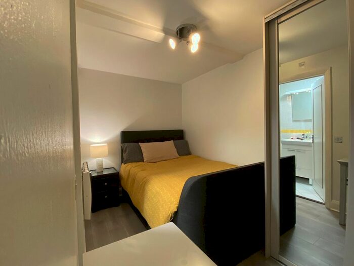 1 Bedroom Flat To Rent In Trebeck Street, London, W1J