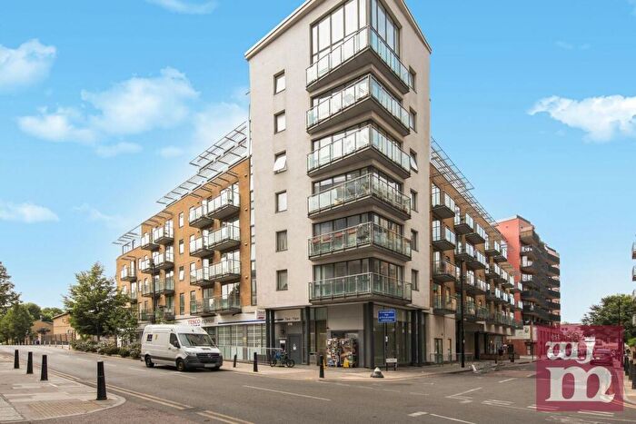 2 Bedroom Flat To Rent In Caspian Wharf, Bow, E3