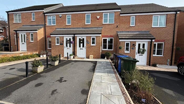 2 Bedroom Town House For Sale In Lundhill Drive, Wombwell, Barnsley, S73