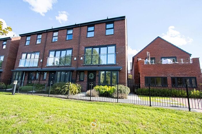 4 Bedroom End Of Terrace House For Sale In Sparrow Close, Lakeside, Doncaster, DN4