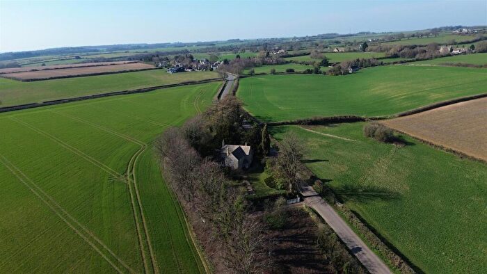 3 Bedroom Detached House For Sale In Field Assarts, Witney, OX29