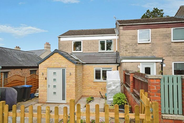 2 Bedroom End Of Terrace House For Sale In Hurst Rise, Matlock, DE4