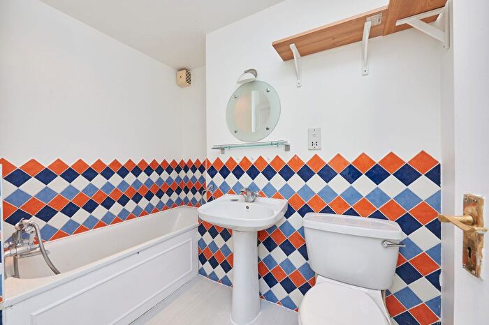 3 Bedroom Terraced House For Sale In Maltings Close, Barnes, SW13