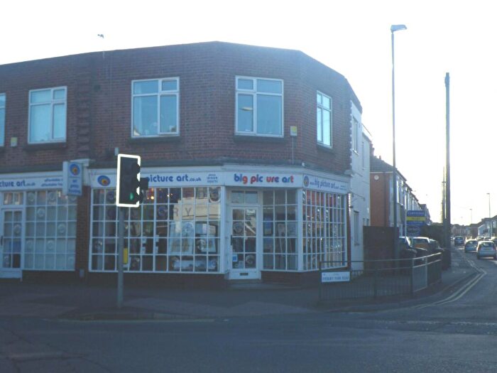 3 Bedroom Flat To Rent In Wimborne Road, Bournemouth, Dorset, BH9