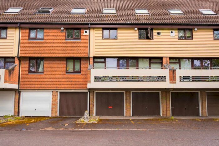 1 Bedroom Flat To Rent In Kingsway Gardens, Andover, SP10