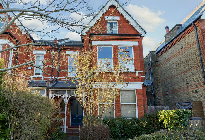 2 Bedroom Flat To Rent In Crescent Road, Beckenham, BR3