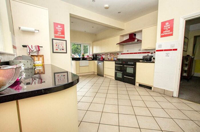 5 Bedroom Detached House For Sale In Bitterne Road West, Southampton, SO18