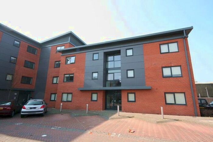 2 Bedroom Flat To Rent In Marshall Road, Banbury, Oxon, OX16