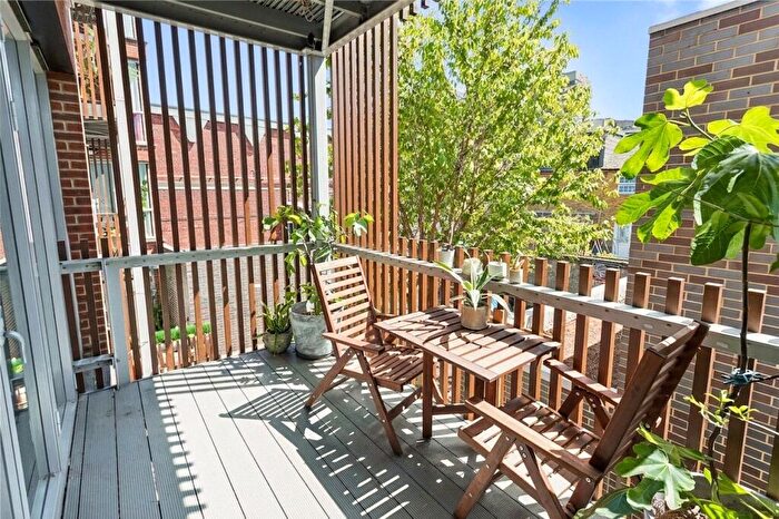 2 Bedroom Apartment For Sale In Underwood Road, London, E1