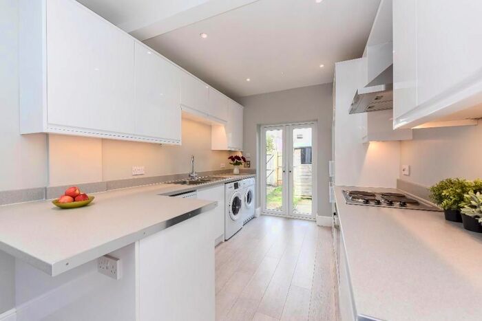 5 Bedroom Property To Rent In Milton Road, Southampton, SO15