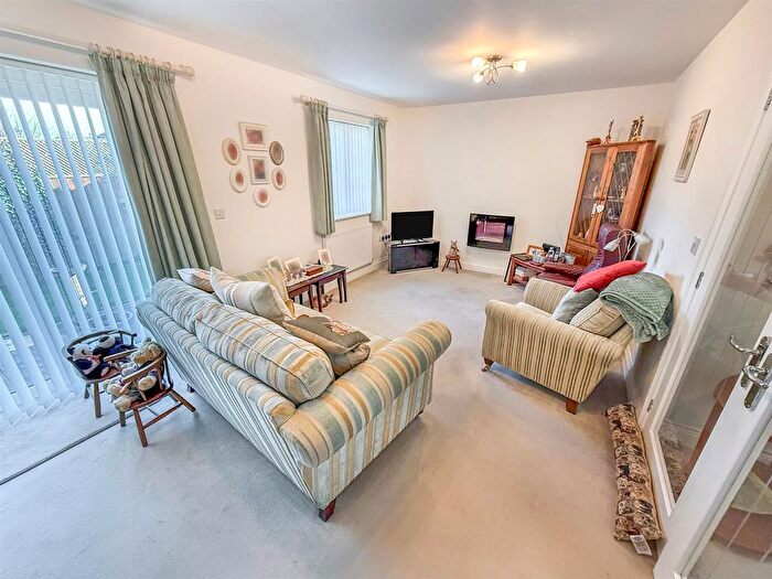 2 Bedroom Detached Bungalow For Sale In Lawford Gardens, Gobowen, Oswestry, SY11