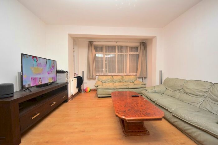 5 Bedroom Terraced House To Rent In The Drive, Ilford IG1