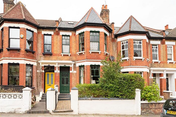 4 Bedroom Terraced House For Sale In Mildenhall Road, Clapton, E5