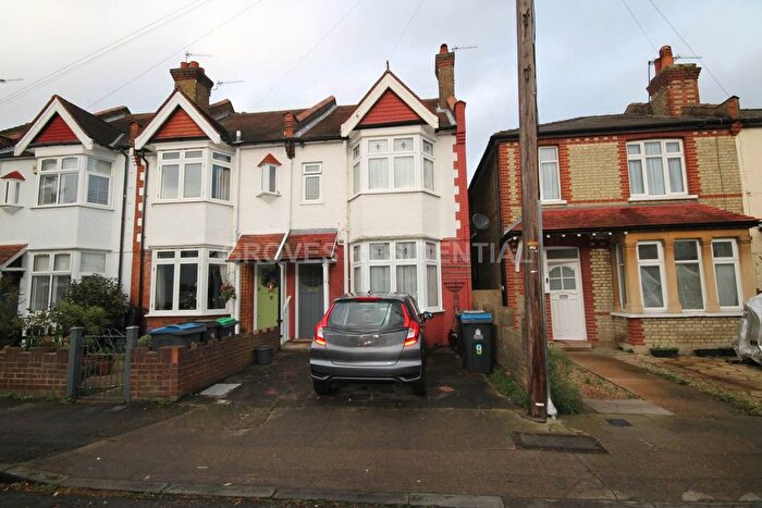3 Bedroom End Of Terrace House For Sale In Beaconsfield Road, New Malden, KT3