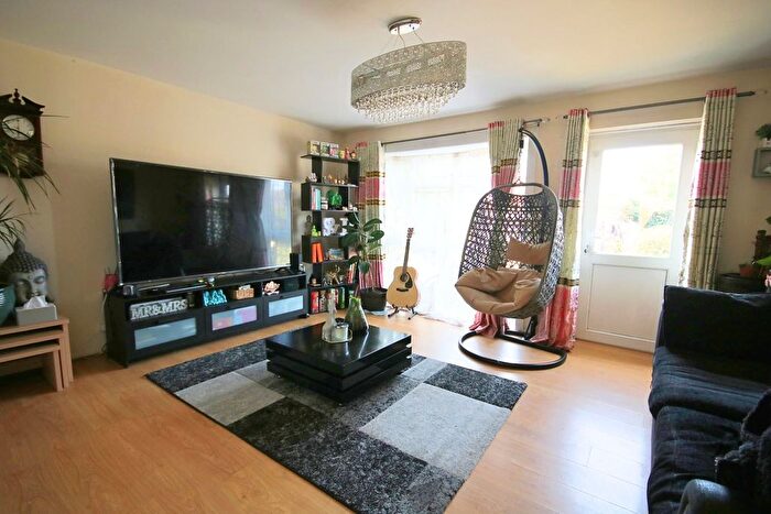 3 Bedroom Maisonette For Sale In Town Lane, Stanwell, TW19
