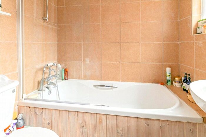 2 Bedroom End Of Terrace House For Sale In Cross Street, Maidstone, Kent, ME14