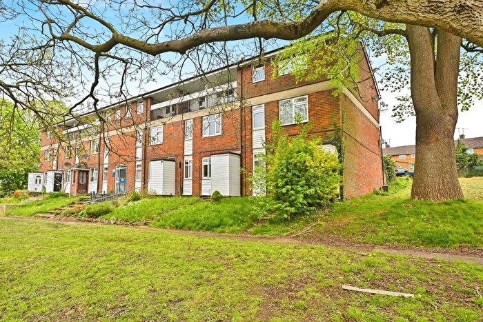 3 Bedroom Flat For Sale In East Green, Hemel Hempstead, HP3