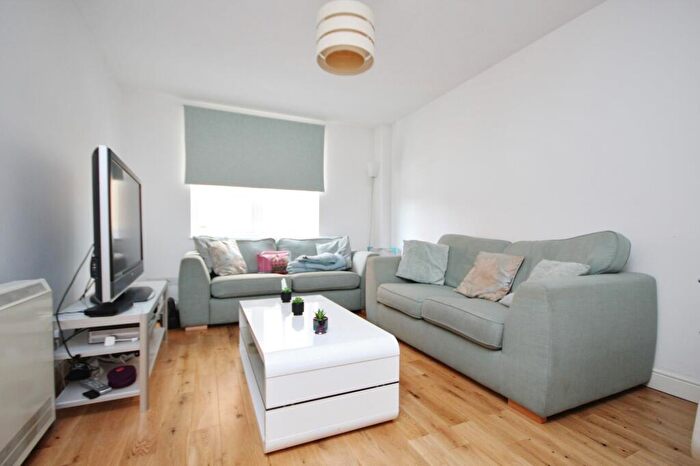 1 Bedroom Apartment To Rent In Skyline Plaza Building, Commercial Road, London, E1
