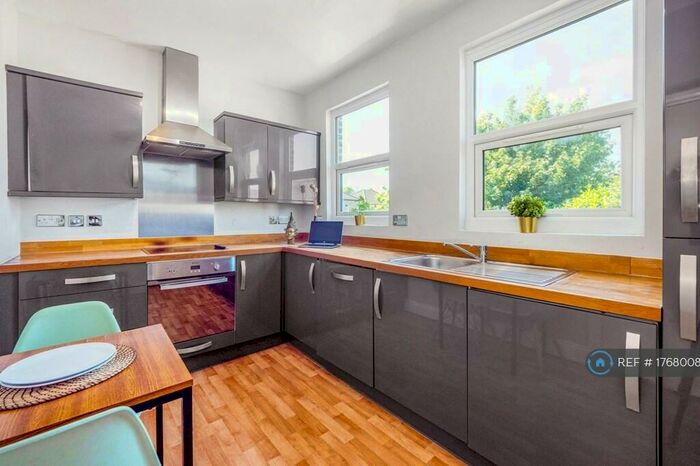 3 Bedroom Flat To Rent In Croydon Road, SE20