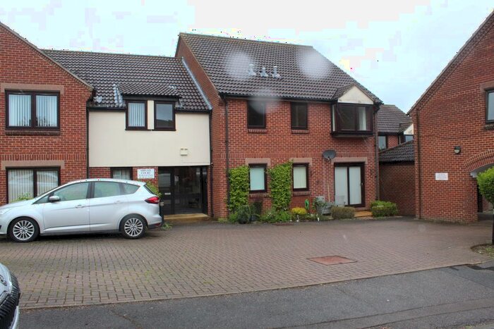 2 Bedroom Detached House To Rent In Coles Close, Ongar, CM5
