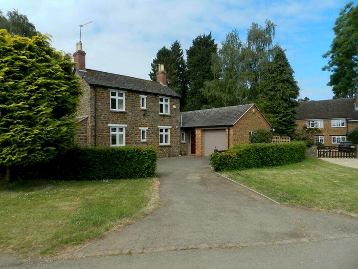 3 Bedroom House To Rent In Hellidon, NN11