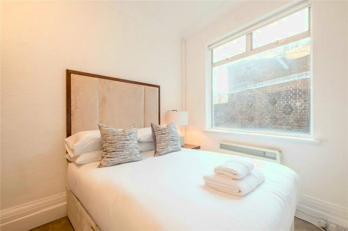 2 Bedroom Apartment To Rent In Park Road, London, NW8