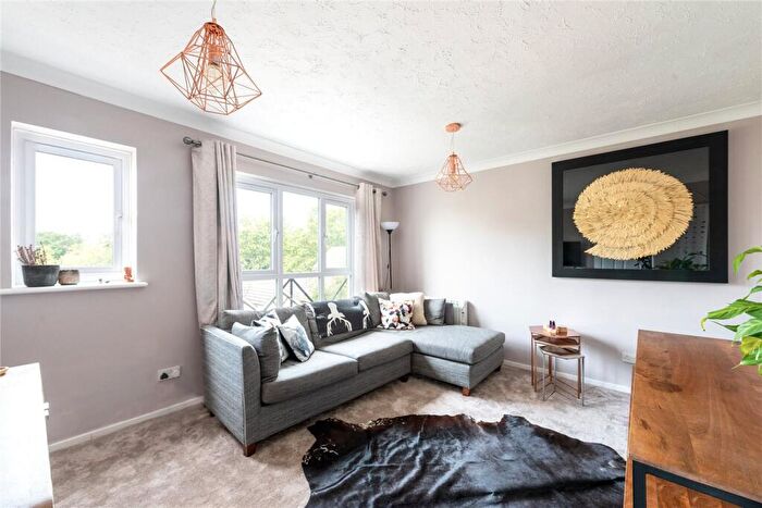 1 Bedroom Apartment To Rent In Highbridge Court, Farrow Lane, London, SE14