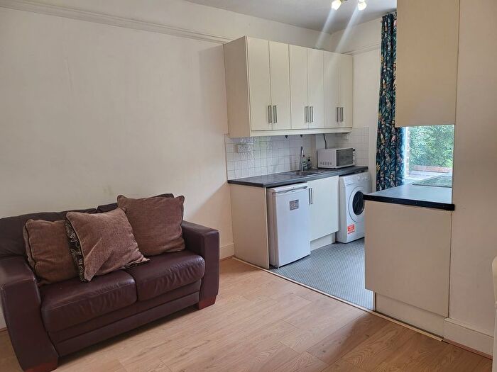 1 Bedroom Flat To Rent In Leopold Road, Ealing, W5