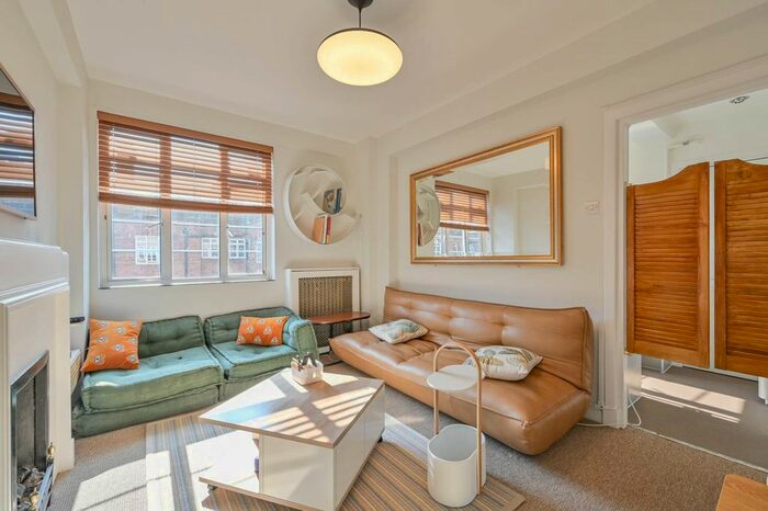 1 Bedroom Flat To Rent In Hammersmith Road, Hammersmith, London, W6