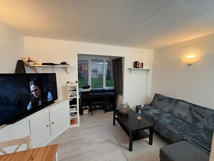 1 Bedroom Flat To Rent In Ground Floor Flat Pavilion Way, Edgware, HA8
