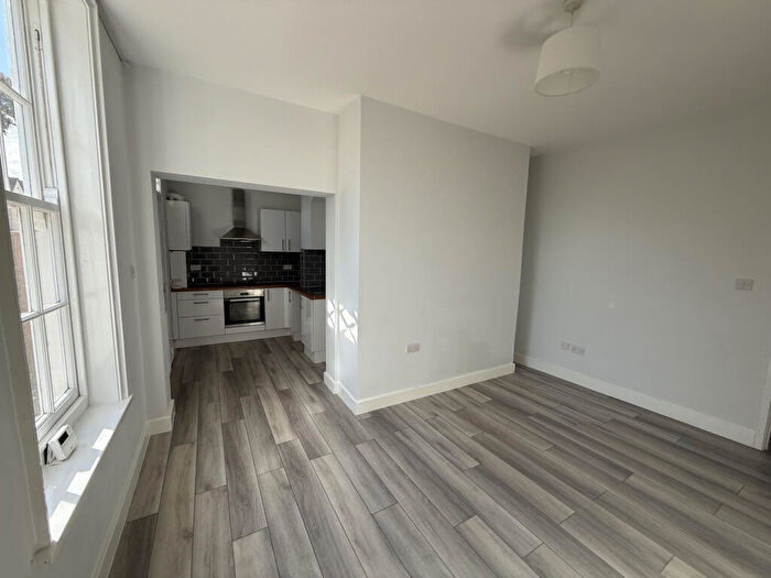 1 Bedroom Flat To Rent In Beech Avenue Shopping Centre, Hull, Yorkshire, HU8