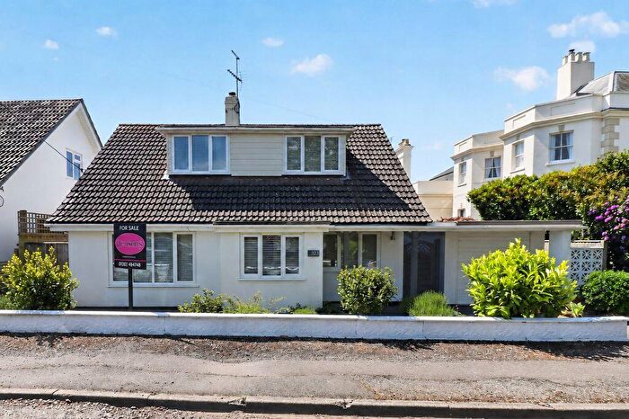 3 Bedroom Detached Bungalow For Sale In Salisbury Road, Christchurch, BH23