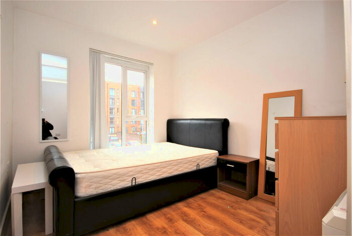 3 Bedroom Apartment To Rent In Lowry Wharf, Derwent Street, Salford, M5