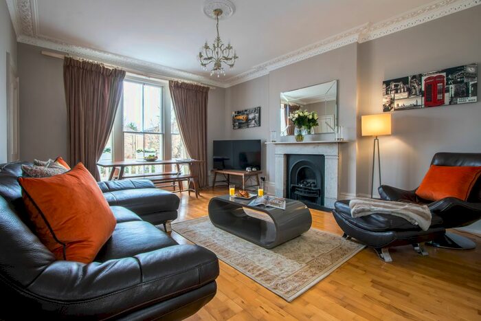 1 Bedroom Flat To Rent In The Barons, St Margarets, Twickenham, TW1