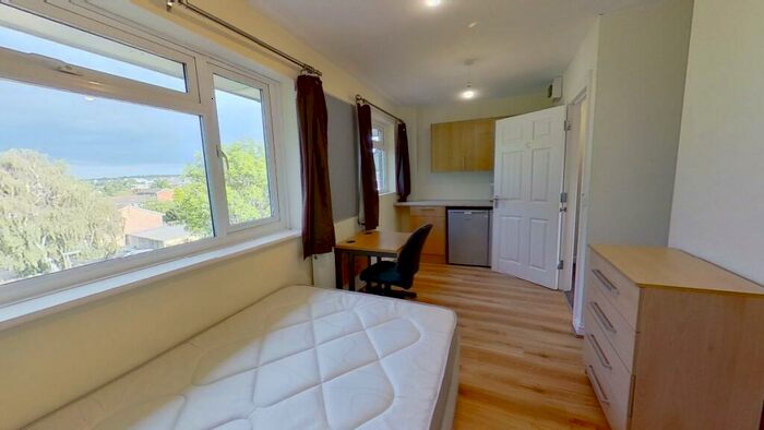 Studio To Rent In Guildford Park Avenue, Guildford, GU2