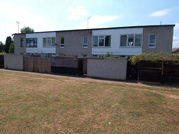 1 Bedroom Flat For Sale In Fleetwood Close, Tadworth, Surrey, KT20