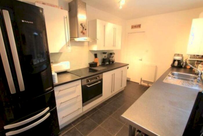 2 Bedroom Apartment To Rent In Helmsley Road, Sandyford, NE2