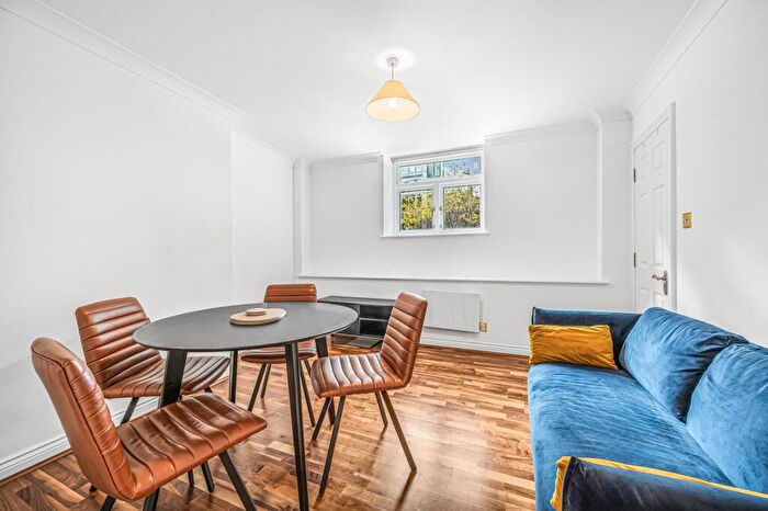 1 Bedroom Flat To Rent In Pemberton Row, Farringdon Without, EC4A