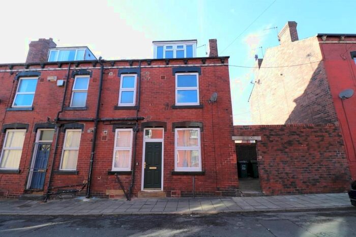 2 Bedroom Terraced House To Rent In Claremont Place, Leeds, LS12
