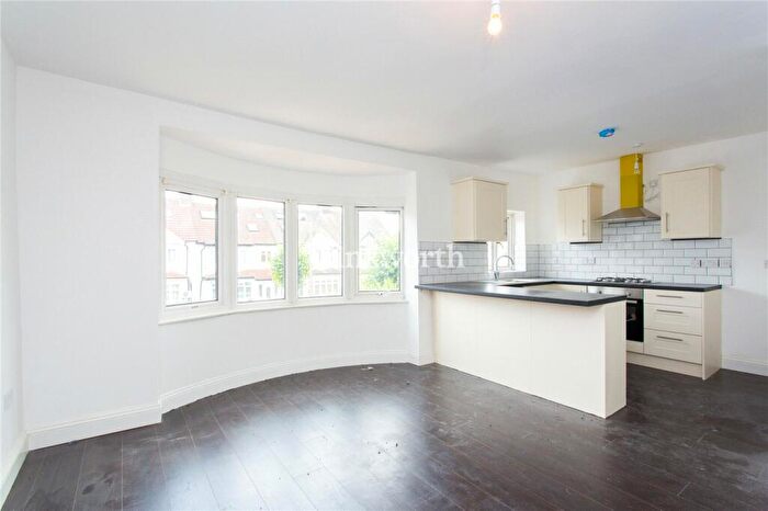 3 Bedroom Apartment To Rent In Hamilton Road, London, NW11