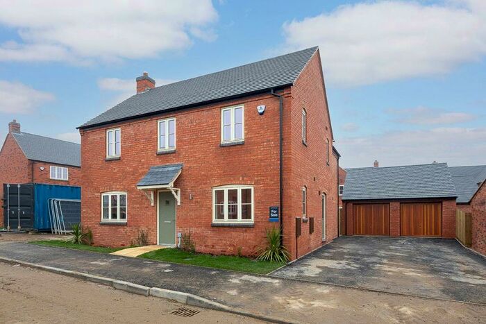 4 Bedroom Detached House For Sale In Station Road, North Kilworth, LE17