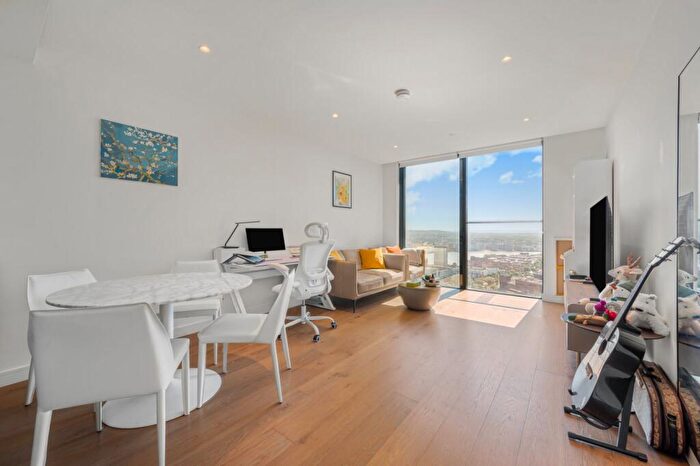 1 Bedroom Flat For Sale In Hampton Tower, Marsh Wall, E14