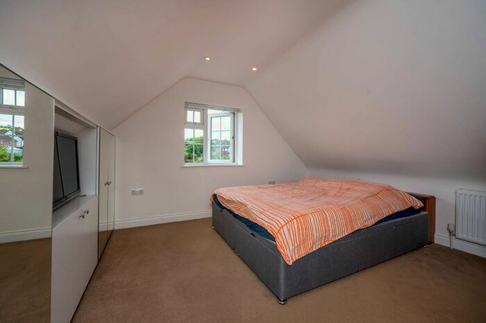 2 Bedroom Flat To Rent In Madrid Road, Guildford, GU2