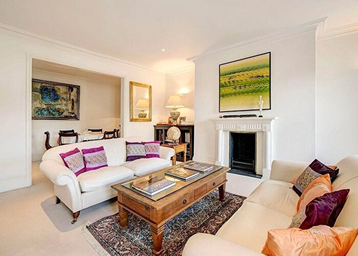 2 Bedroom Flat To Rent In Hertford Street, Mayfair, W1J